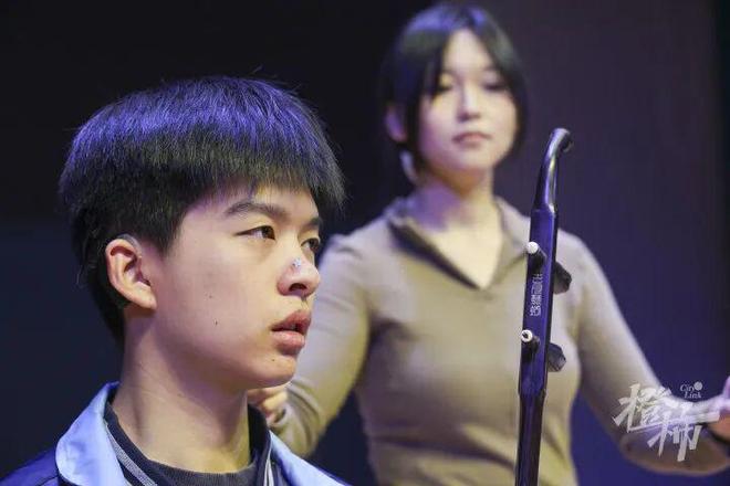 杭州这场新年演出打动很多人！四个听障孩子用一个半月学会拉二胡(图10)