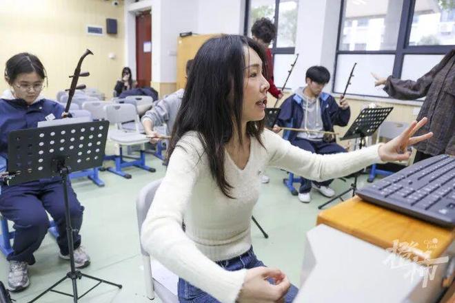 杭州这场新年演出打动很多人！四个听障孩子用一个半月学会拉二胡(图7)