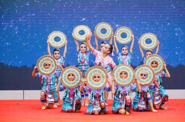 童真邂逅艺术！兴宁学子在艺术节上秀出“十八般武艺”(图2)