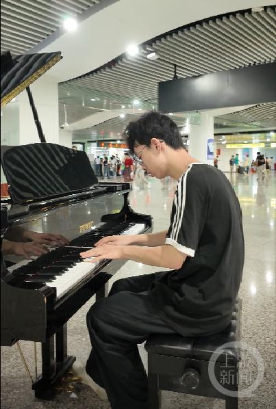 从《梦中的婚礼》到《路小雨》重庆轨道站里的钢琴等着你的下一曲(图4)