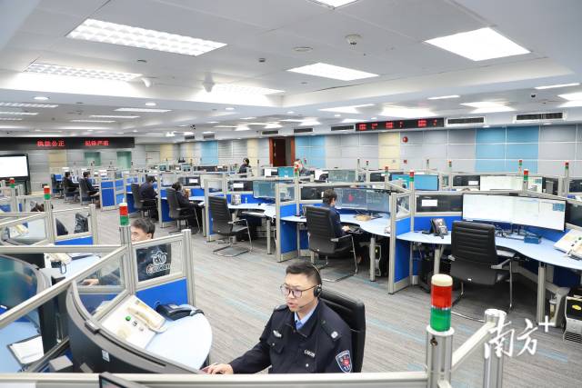 朝夕为人民丹心护平安(图2)