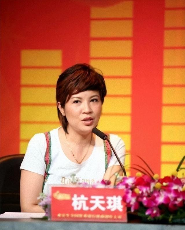 歌手杭天琪：我这辈子最正确的决定就是43岁高龄为小丈夫生儿子(图5)