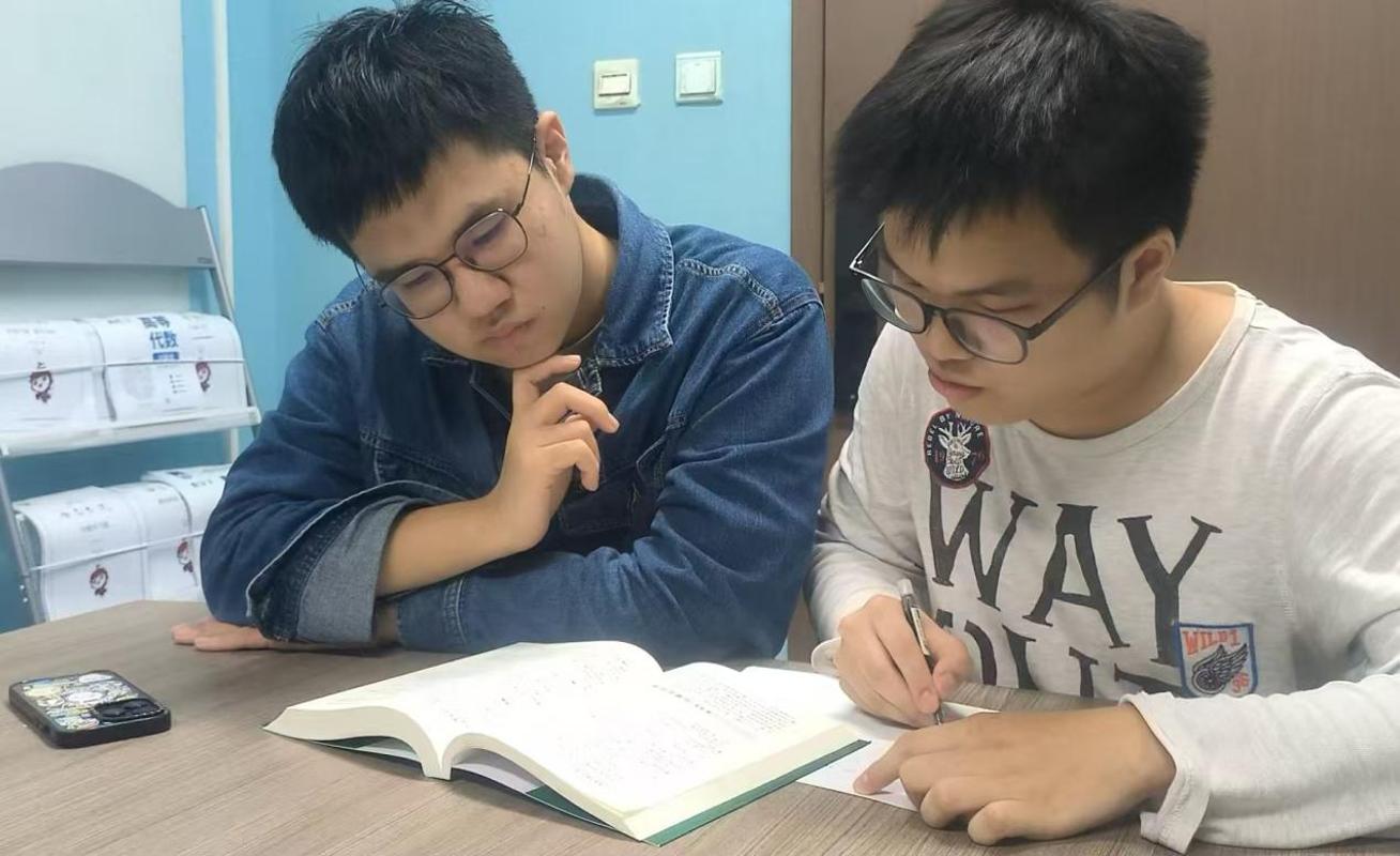 【奋斗点亮青春】优秀本科生标兵吴文轩：以奋斗为笔书青春华章(图3)