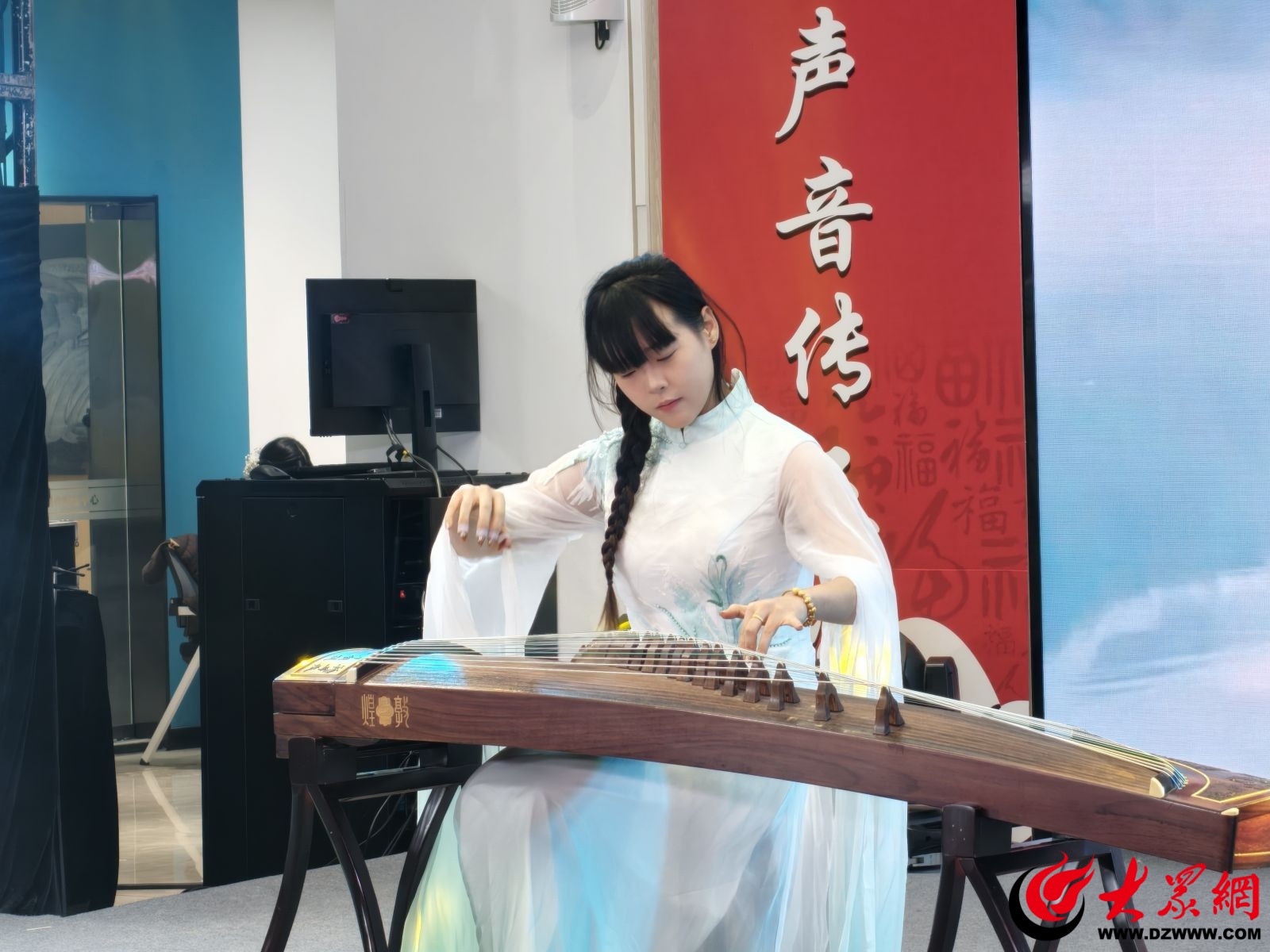 德州学院“山东之友”新春喜乐会暨2026年留学生新年联欢会圆满举办_大众网(图2)