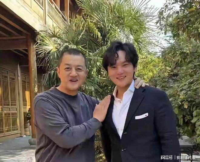 李亚鹏现身陈光标家：妻子罕见露面！儿子就读名校评论区忙催婚(图18)