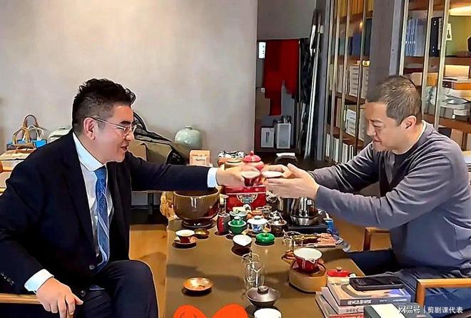 李亚鹏现身陈光标家：妻子罕见露面！儿子就读名校评论区忙催婚(图25)