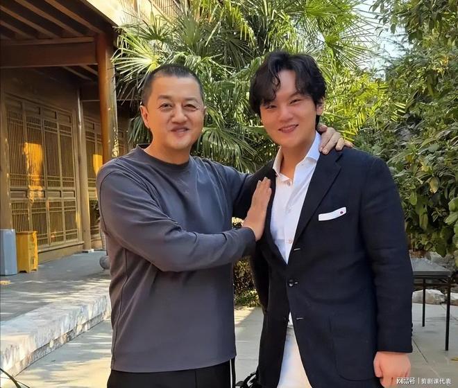 李亚鹏现身陈光标家：妻子罕见露面！儿子就读名校评论区忙催婚(图24)