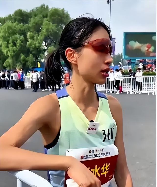 “最快女护士”张水华被医院警告处分指其存在违规兼职取酬、以虚假理由获得调休行为医院证实(图2)